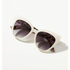 NWT HTF ANTHRO Two-Toned Cat-Eye Sunglasses (cream)